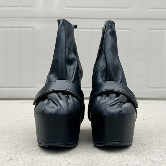 Acne Studios Leather Ankle Boot - Picture 6 of 9